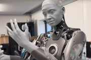 【未来】不気味の谷の最前線のようなロボットが話題に