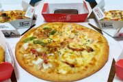 海外「面白い味でおいしそう！」「でもあの大きさであの値段！？」日本の宅配ピザを紹介した動画に興味津々