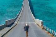 沖縄・池間大橋の “映え写真”→海外「おぉ、すごく長い…」「美しいのにただただ怖いというのが興味深い」「沖縄に住んでるけど、この写真は誇張されてる」