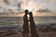 海外「25歳のアメリカ人女です、日本人の彼氏と結婚を考えてます」外国人女性の結婚を考える投稿に大量のコメント
