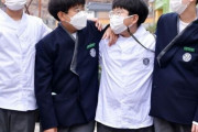 韓国人「まるで朝鮮時代…左傾化する最近の韓国の制服をご覧ください」