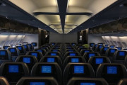 「飛行機に乗る前に、彼女は窓側の席と交換してくれたけど…」→残念な結果が待っていた