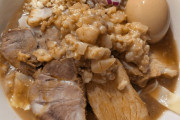 「友達の誕生日に二郎系ラーメンを作ってみた」外国人が好きなラーメンを語り合う
