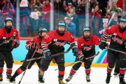 海外「アジアで初めて日本の女子アイスホッケーチームがユースオリンピックで金メダルを獲得する」