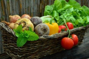 健康的な食事にはお金がかかる？「リンゴ1個2ドルはクレイジー！」「野菜が高すぎる…」海外の反応
