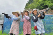 海外「日本人女性は最強だな」農作物を守る集団”モンキーバスターズ”が話題にｗｗｗ