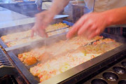 海外「日本にいた時はたくさん食べた」銀だこの店長さんの凄技を撮影した動画が話題に（海外の反応）