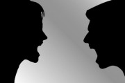 男「この2つが違う色だって!?」女「どう見ても違うでしょ!?」…とある男女の会話が注目を集める