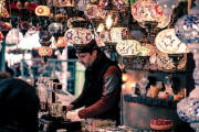デカイ！日本の屋台の食べ物-巨大な牡蠣を堪能しちゃいました♪「一口で丸のみするとこが好き♪」「どうして洗っちゃうの！？味が薄くなっちゃうよ！」海外の反応