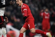 外国人「日本代表は強いから..」遠藤航、アジア杯で最大10試合欠場する可能性を知った現地リバプールサポが焦る！【海外の反応】