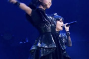 BABYMETALのブルーレイから香水の匂いがする！ + BOHのソロでベストのものは？　【海外の反応】