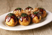 アメリカ人「たこ焼きってタコよりベーコン入れたほうが美味しくない？」