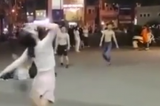 美しすぎて見惚れる。足でシャトルを打ち合うスポーツで華麗すぎる女の子。海外の反応