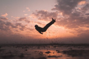 【海外】地球の重力に関する奇妙な陰謀論が時の経過と共に証明される！真実に迫る新たな発見とは？