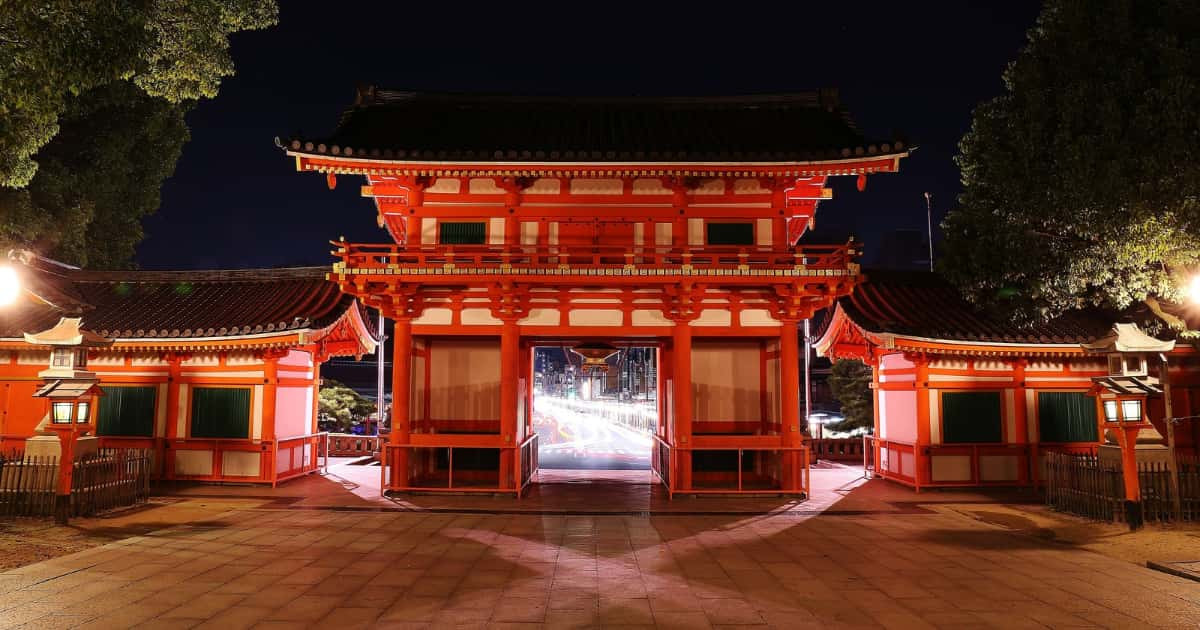 日本人が真夜中の神社で撮影した「鳥居と神の御使い」が神秘的すぎる！【台湾人の反応】 | 海外の反応アンテナ