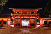 日本人が真夜中の神社で撮影した「鳥居と神の御使い」が神秘的すぎる！【台湾人の反応】