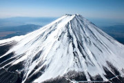 富士山でライブ配信中に滑落した登山者の無事を海外も祈る（海外の反応）