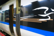 外国人の乗客が、日本の電車のラストランのひとつで、車掌を突き飛ばしたぞ　【海外の反応】