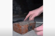 中古住宅で見つけた不気味な木箱に隠されていたもの
