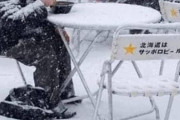 とんでもない場所でラーメンを食べ続ける日本人、海外も仰天してしまう