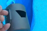 海外「きれいな水だけど、飲むのはちょっと…」ノルウェーの氷河の澄んだ水を飲む男性