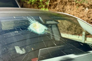 【海外】テスラの運転中、隕石がフロントガラスを直撃！ 驚きの体験とは？