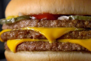「肉の中身が怖い」マクドナルドのハンバーガーは美味しいか？　海外の反応