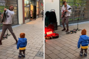 ギタリストの音楽に足を止め、じっくりと聞いてから楽しさを開放する男の子の姿が可愛らしい