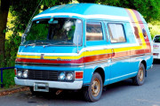 【海外の反応】キャンピングカー仕様の1972年式日産キャラバンはレトロでクールだ！