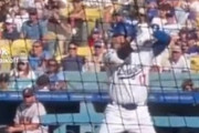 女の子の声援に応える大谷翔平、473フィートのムーンライトショット