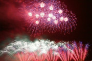 復興願う…打ち上げ花火が夜空を彩る「花火を見ていて鳥肌が立ちました」「長野県の人々を支援するための、素晴らしい展示と素晴らしい方法」海外の反応