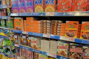 外国人「これが日本のアメリカ食品コーナー、値段ヤバすぎだろ！」