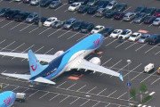ボーイング、欠陥機737MAXが工場にあふれ社員用の駐車場に駐機せざるを得ない状態に(海外の反応)