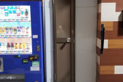 外国人「日本で謎の小さすぎるドアを見つけた、誰が住んでるんだ？」