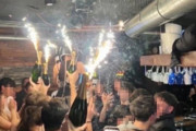 【海外】「父が娘の緊急連絡でスイスの新年パーティーで火事から10人を救出！」