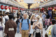 海外「苦しむのは日本国民！」日本のオーバーツーリズム対策に海外びっくり仰天！（海外の反応）