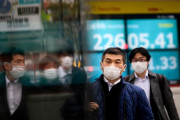 海外「日本では社会的距離を強制しなくてもコロナ感染者が減っているようだ」