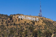 「あのハリウッドの看板に雪が積もった！」カリフォルニア州で史上初『猛吹雪警報』