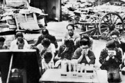 海外「日本って原子爆弾を落とされた後も、天皇が決断するまで降伏するつもりがなかったらしい」　海外の反応