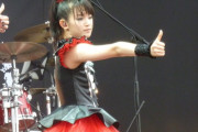 いつの写真か分からないけど、BABYMETALの女の子たちが10歳より上なわけがない　【海外の反応】