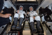 NASAの宇宙飛行士がSpaceXのクルードラゴン宇宙船で帰還　海外の反応