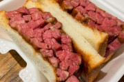 韓国人「韓国人も驚いた日本で売られている『3000円の肉サンドイッチ』がマジでヤバイ‥（ﾌﾞﾙﾌﾞﾙ」→「肉が韓牛だったらもっと高い？」　韓国の反応
