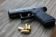 【世紀末】クリスマスプレゼントをめぐって弟が姉を射殺→ 兄が銃で反撃する血みどろの戦いに発展・・