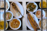 日本の刑務所の食事ってこういうものです。外国人「俺の食事より良いもの食ってんな・・・」
