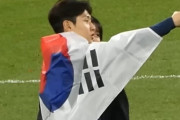 【皮肉】韓国代表イ・ガンインの隣にいる女性は凄い恋人？憶測とは別に引き合いに出されるソン・フンミンの"例の件"