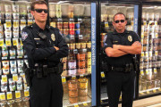 アメリカでアイスクリームを舐めて棚に戻すフードテロが多発、警察官が見張る事態に
