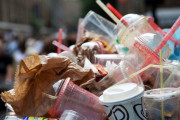 EU「使い捨てプラスチックは全部禁止！ストローもコップも使わせない」