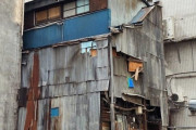 外国人「東京の銀座という一等地にこんな古い建物があるらしい…」