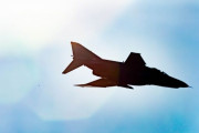 戦争準備！？中国で戦闘機訓練飛行中にエンジン故障発生-無事生還できるのか！？ 海外の反応