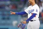 【ドジャース】ムーキー・ベッツが7試合を終えて四球、安打、三塁打、HR、打点、総塁数、OPSでMLBトップ